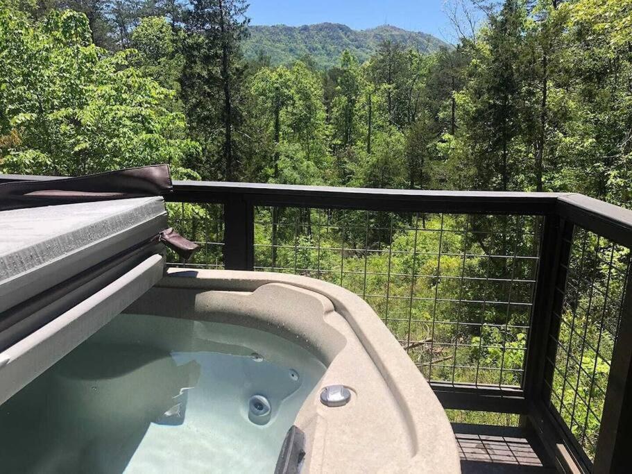 Villa The Log Castle~Stunning Mountain Views~Hot Tub Sevierville Exterior foto