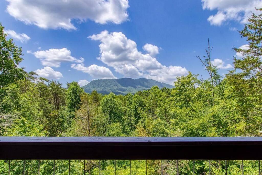 Villa The Log Castle~Stunning Mountain Views~Hot Tub Sevierville Exterior foto